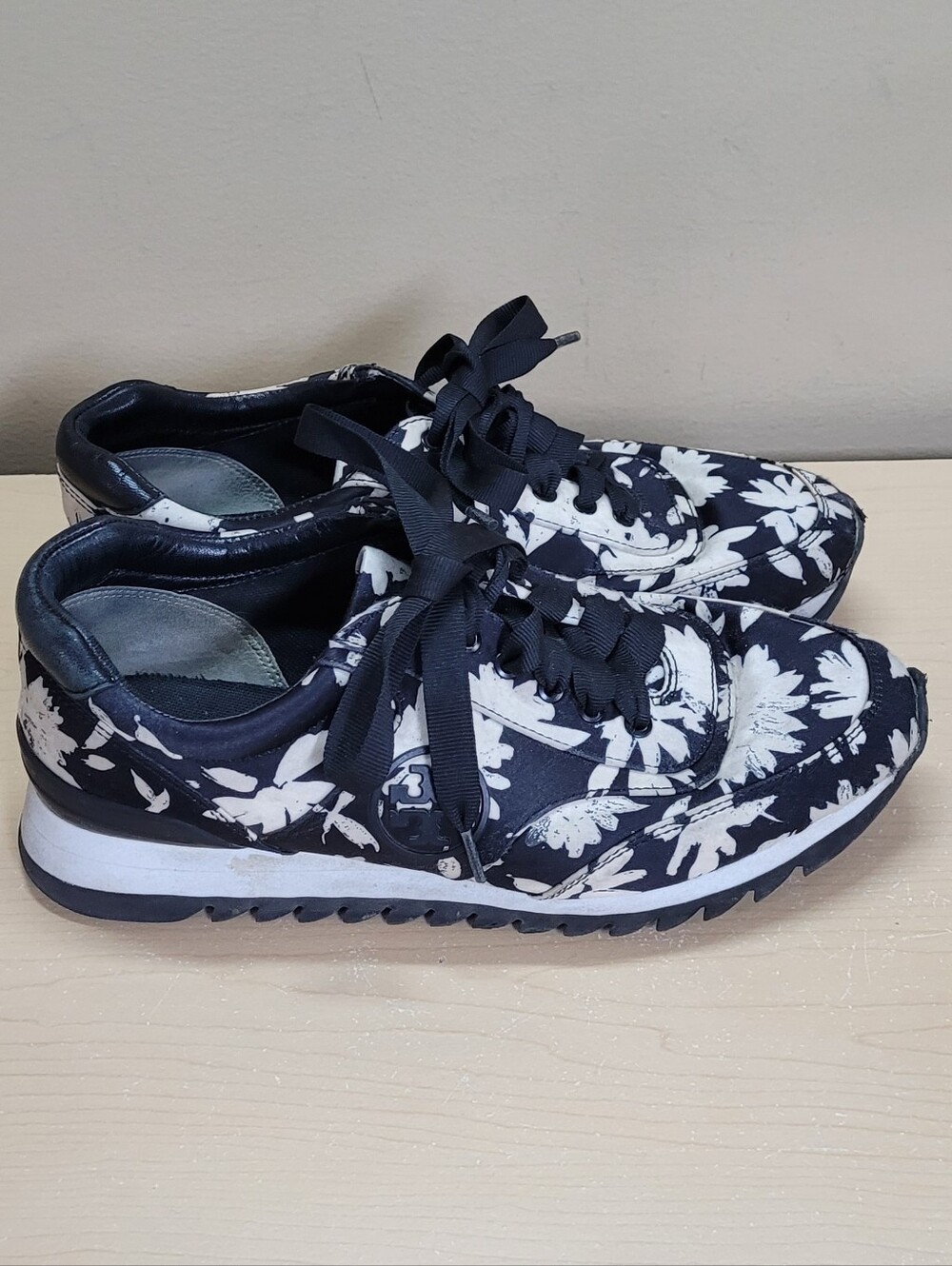 Tory Burch Blossom Sneaker Black/Cream Floral Neoprene Size 8.5 GUC